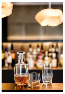 UPPER WEST Sklenice na martini 278 ml / ZWIESEL HANDMADE