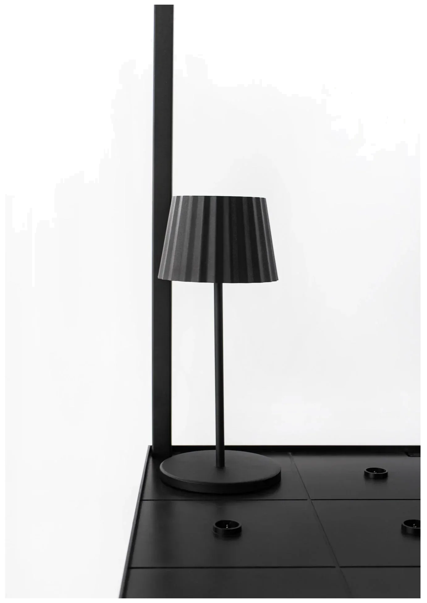 VERLO Nabíjecí základna pro lampy 6 pozic, černá